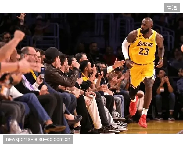 NBA赛场上的“神奇变量”——詹姆斯的内线风骚背传与VJ空位的三分命中之谜
